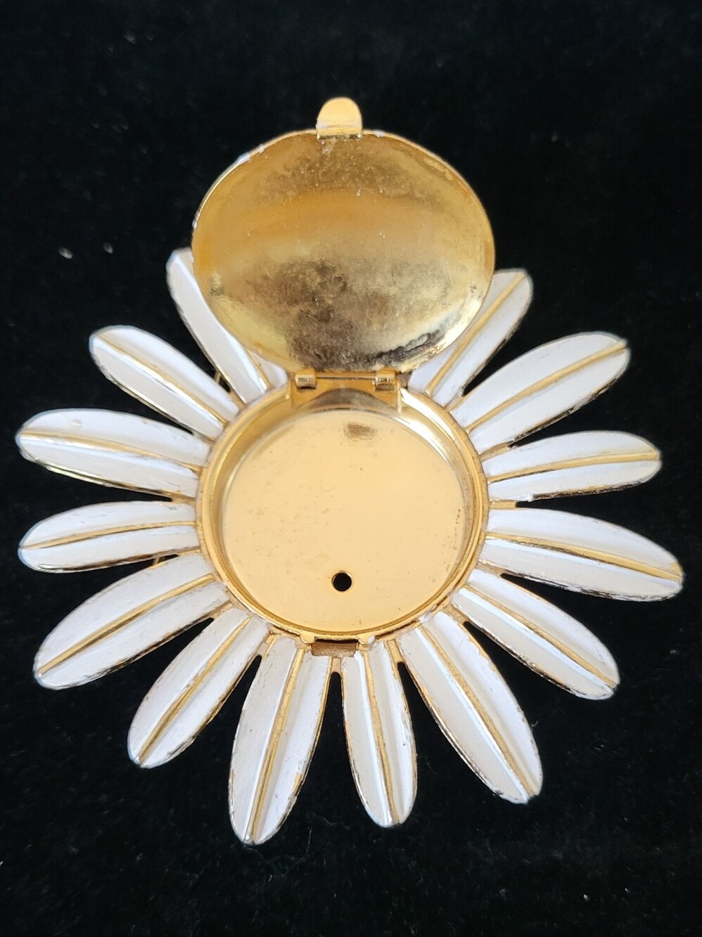 Vintage Avon Gold & White Daisy Statement Brooch - Women Jewelry - Picture 4 of 4